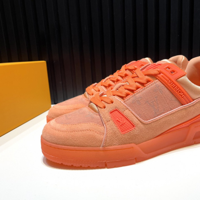 LV TRAINER SNEAKER LOW
