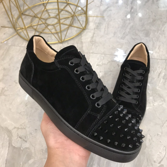 Ch**an louboutin l**is junior spikes